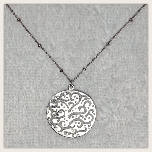 Silpada 925 Sterling Silver 'Cut Above' Necklace N2328 Disc Pendant on 18" Chain - Picture 3 of 7